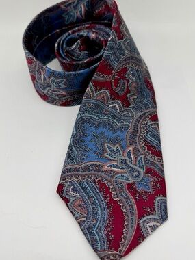 Classic Christian Dior Vintage Paisley Men's Tie in Red and Blue 3” Wide